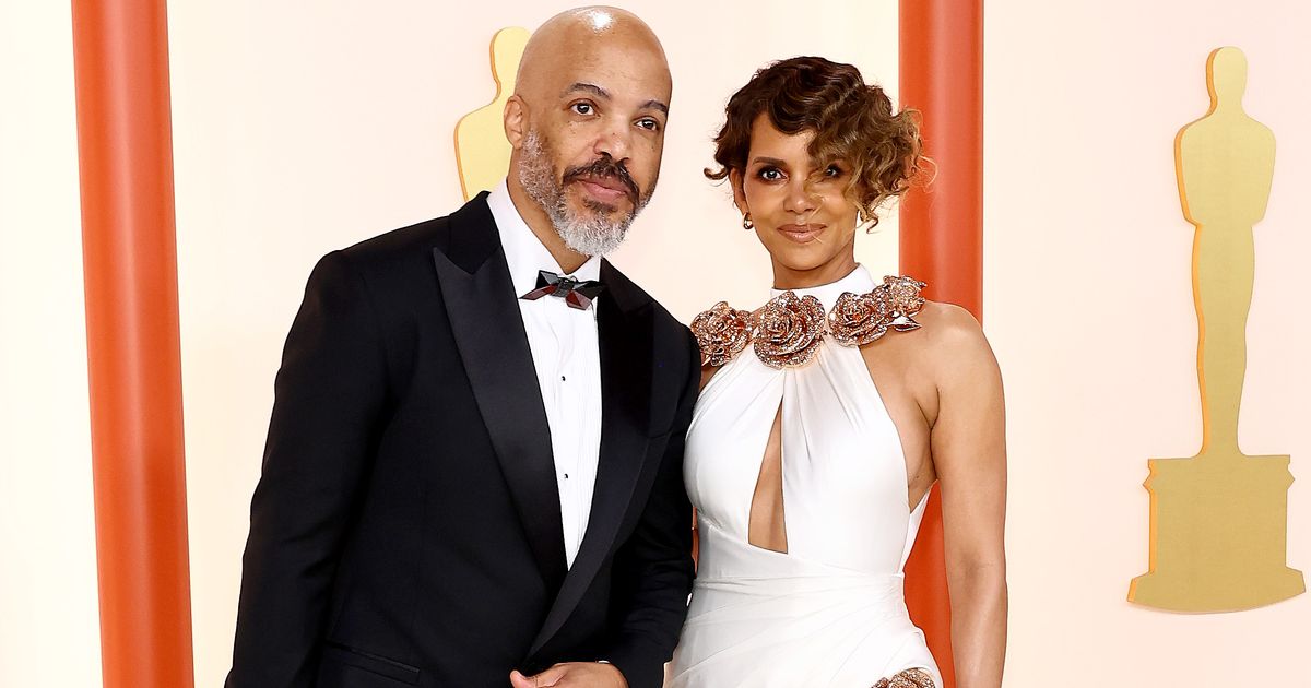 Halle Berry 'plummeted into hell' after having sex with boyfriend for first time - The Mirror