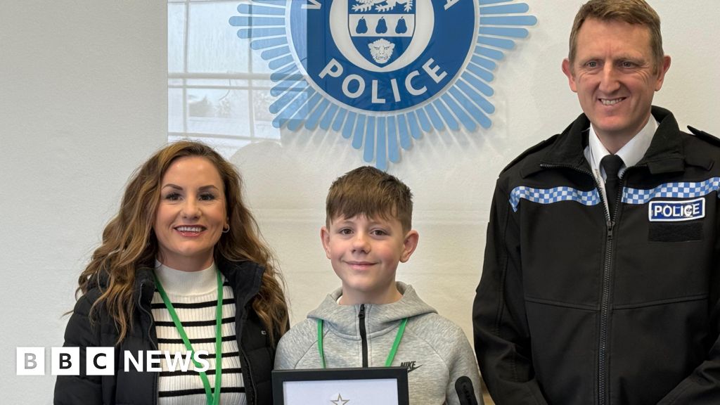 Bravery award for hero boy who saved mum's life
