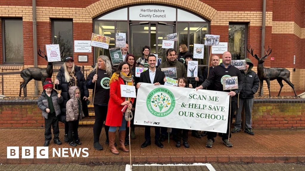 Casting vote brings Hertfordshire village school's closure closer