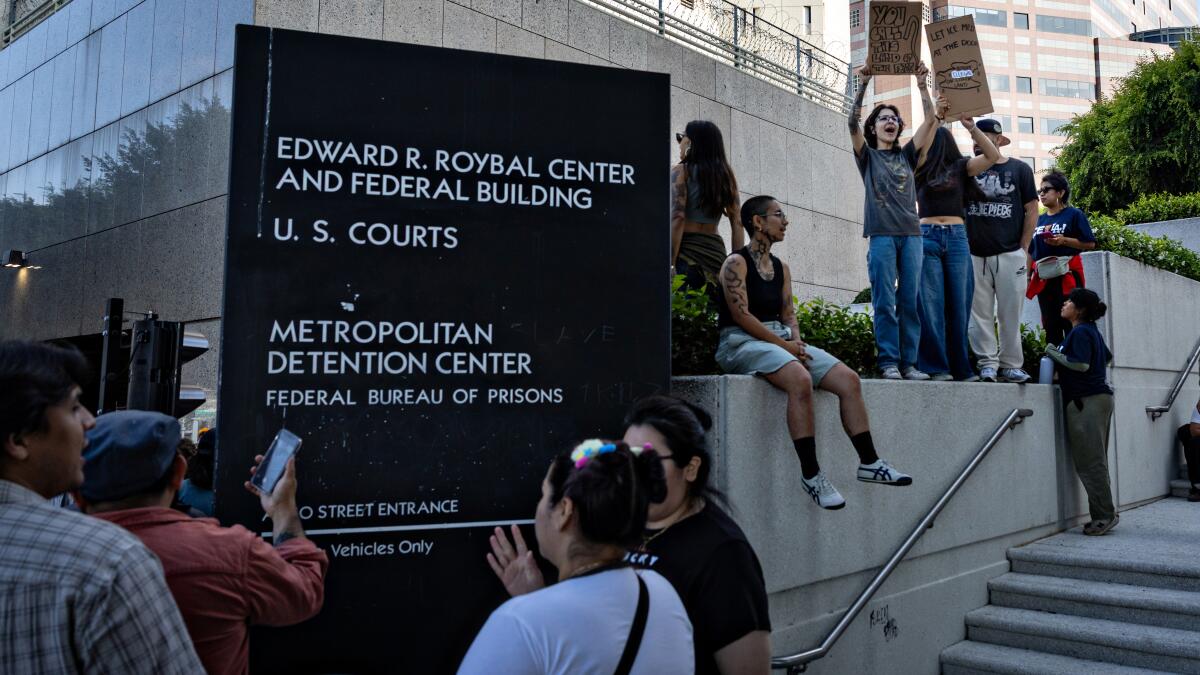 House Democrats challenge new Homeland Security order limiting lawmaker visits to immigration facilities