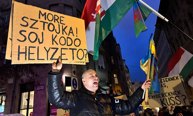 Hungarian Roma protest inflammatory comments by Orbán government...
