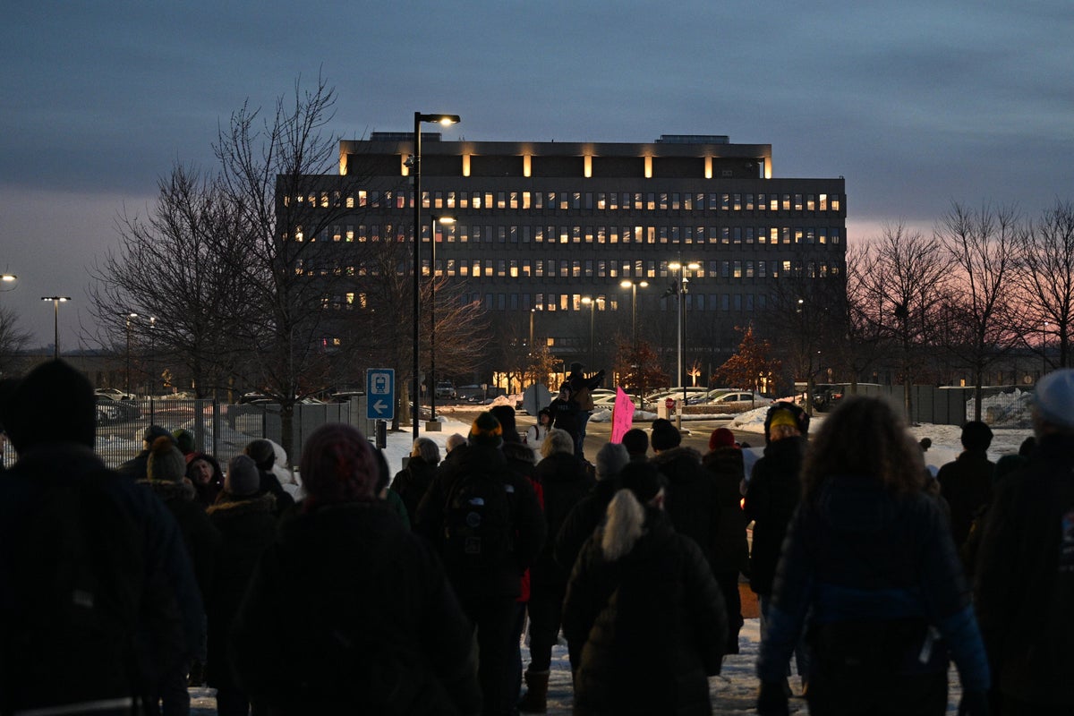 New video shows the minutes before immigration officer fatally shoots woman in Minneapolis