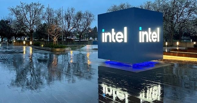 Intel's Q4 Revenue Dips 4% Amid Weak Q1 Outlook
