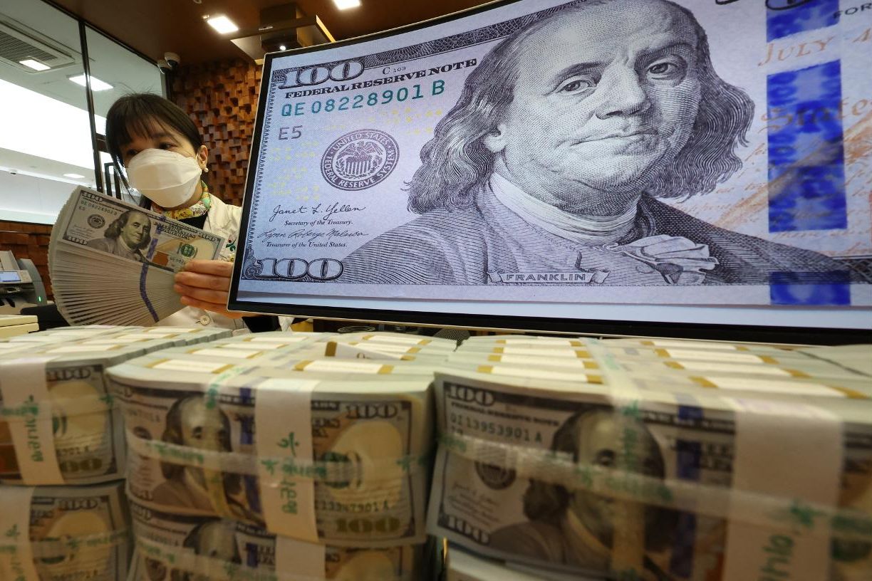 Investors bet on dollar's long-term strength, despite won's recent gain - The Korea Times