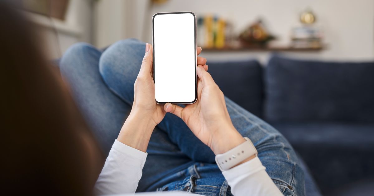 iPhone users find way to calculate yearly screen time total and it's worrying - The Mirror