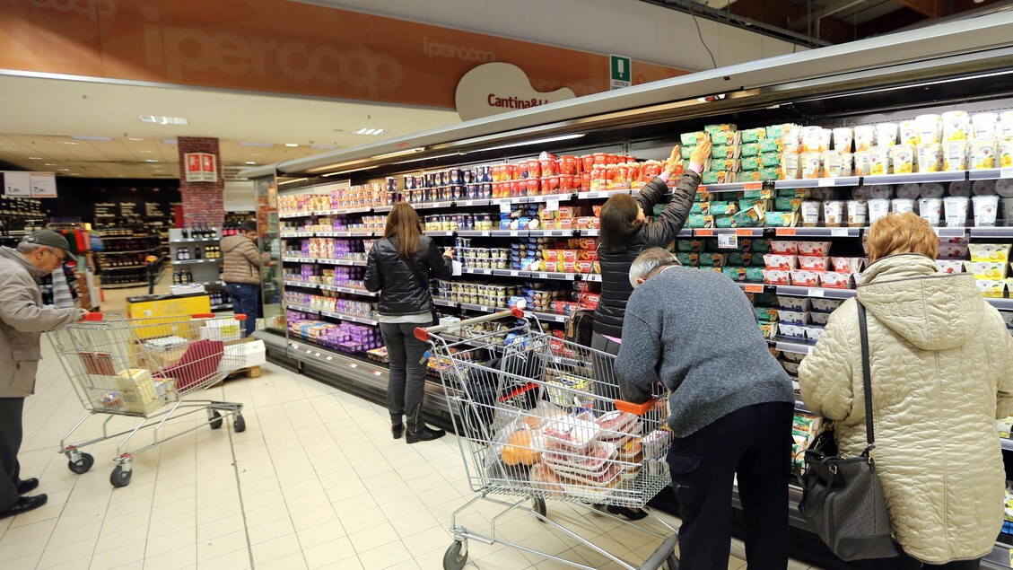 Italy's 'shopping trolley' price index has risen 24% since 2021 - Business - Ansa.it