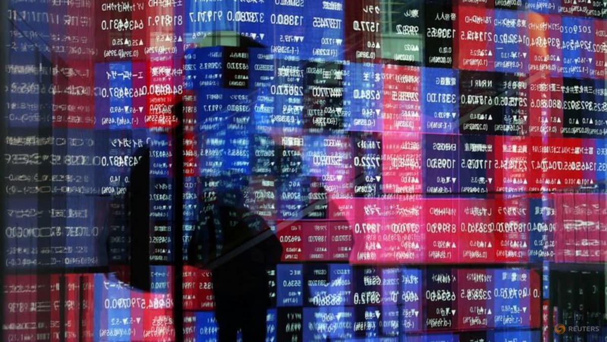 Japanese investors sell foreign assets in December