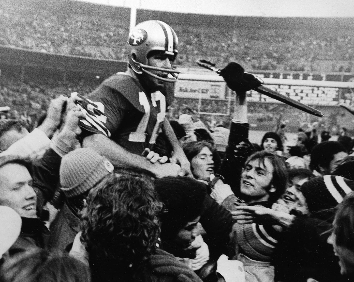 John Brodie, former star quarterback for the 49ers, dies at 90