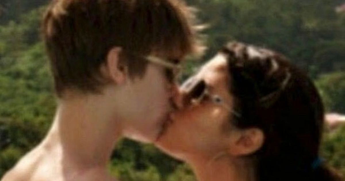 Justin Bieber likes photo of himself kissing Selena Gomez before taking drastic action - The Mirror