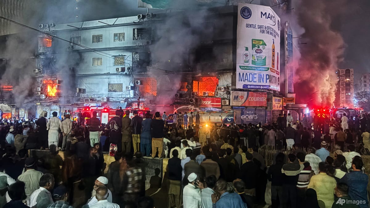Death toll rises to 6 in a fire at a shopping plaza in Pakistan's Karachi
