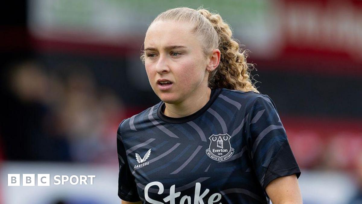 Katie Robinson: Forward re-joins Bristol City from Aston Villa