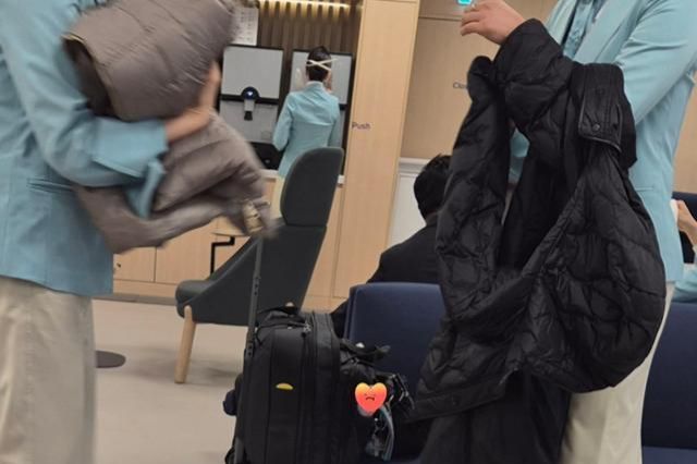 Why Korea's flight attendants commute in uniform - The Korea Times