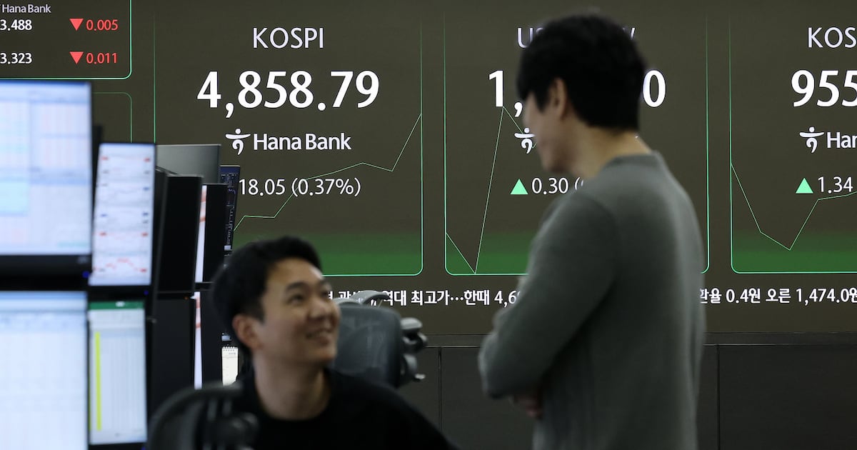 KOSPI Nears 4,900 on Hyundai, Semiconductor Surge