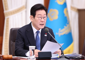 Lee orders safety measures for Koreans in Venezuela after US attack