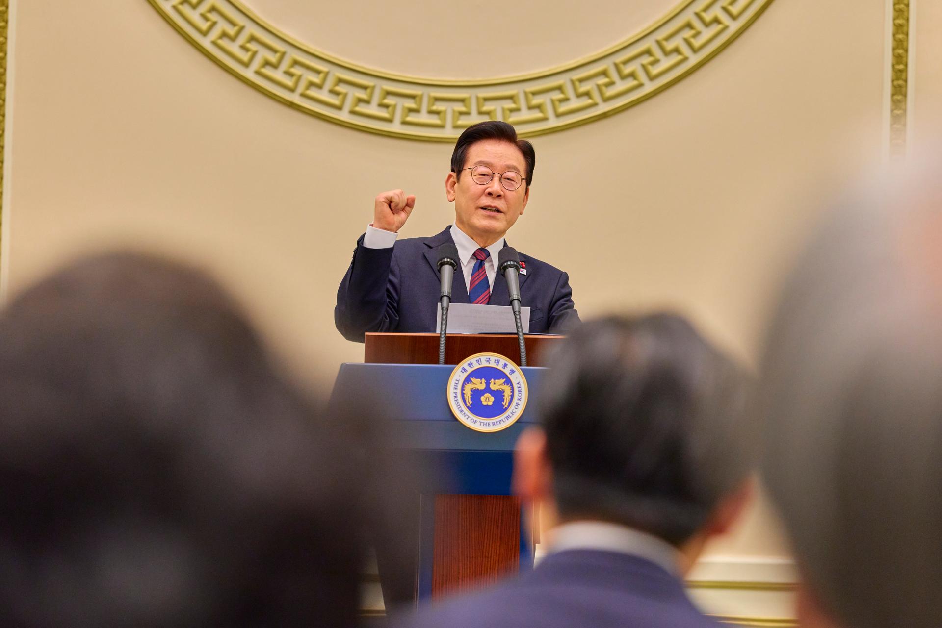 Lee orders protection of S. Korean nat'ls in Venezuela, preparation of evacuation plans if necessary: Cheong Wa Dae - The Korea Times