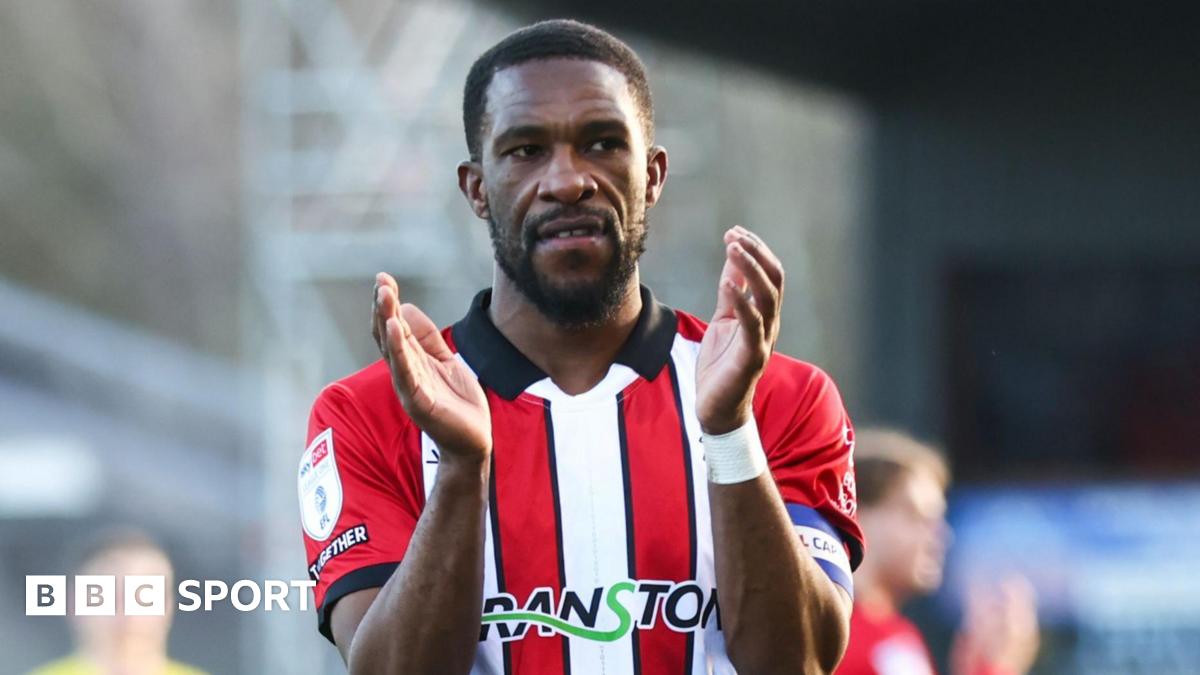 Lincoln City take up contract options for Tendayi Darikwa, Reeco Hackett and Conor McGrandles