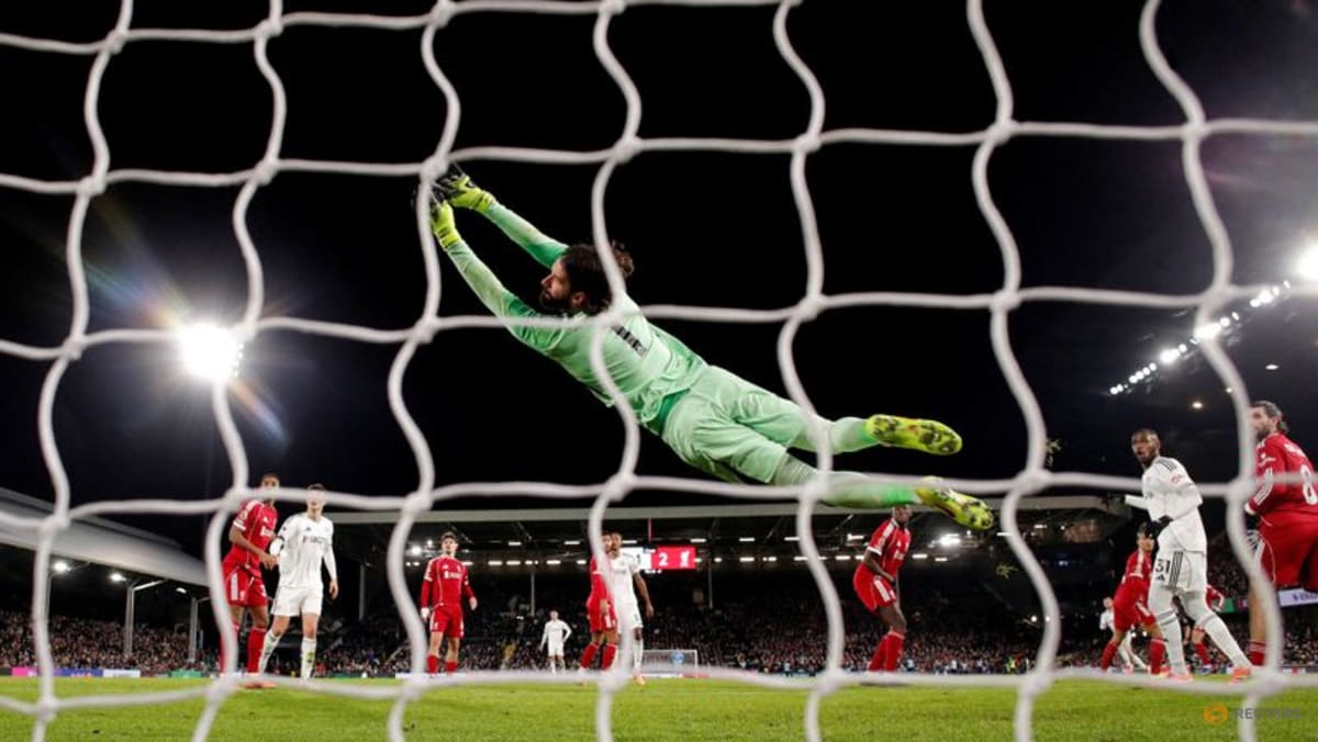Liverpool denied at Fulham by Reed screamer, Man Utd held at Leeds