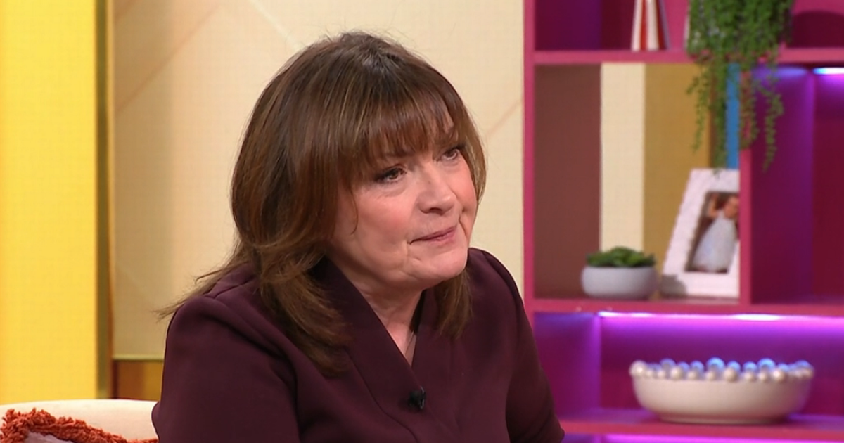 Lorraine Kelly fights tears in TV return as 'worried' co-star asks after father's death - The Mirror
