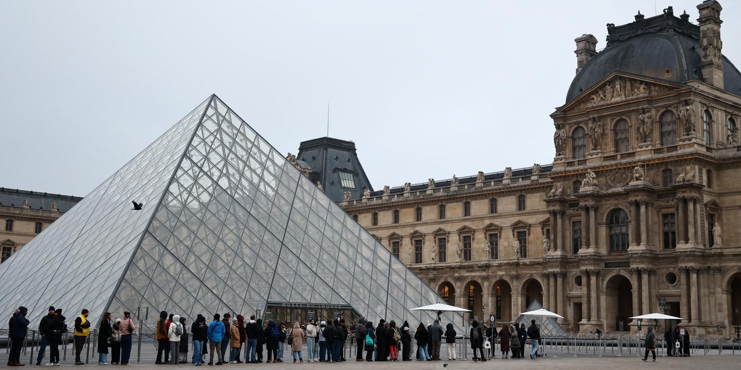 Louvre staff vote to strike again