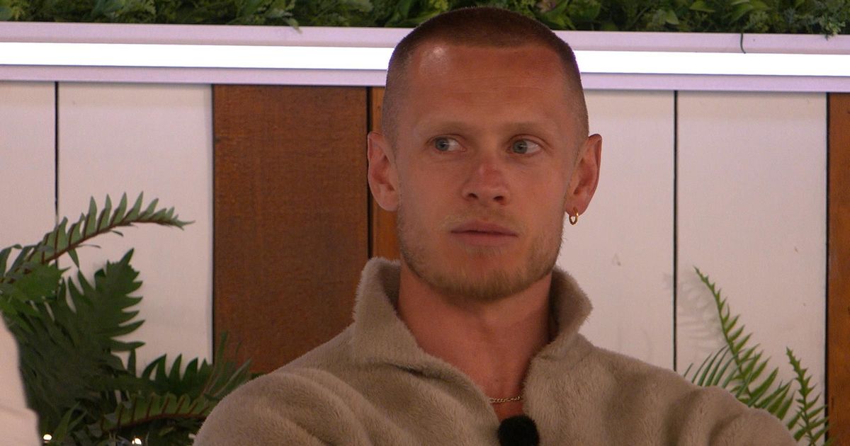 Love Island's Charlie Frederick leaves fans outraged after dramatic recoupling - The Mirror