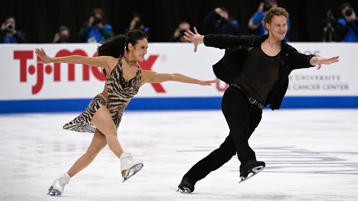 Ice danders Madison Chock, Evan Bates close in on US figure skating record
