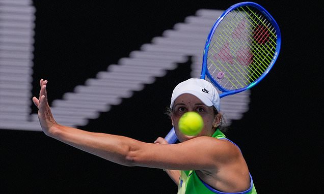 Defending champion Keys reaches the Australian Open third round,...
