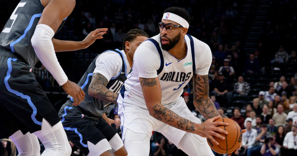 Mavericks' Anthony Davis leaves game late in fourth quarter against Utah Jazz