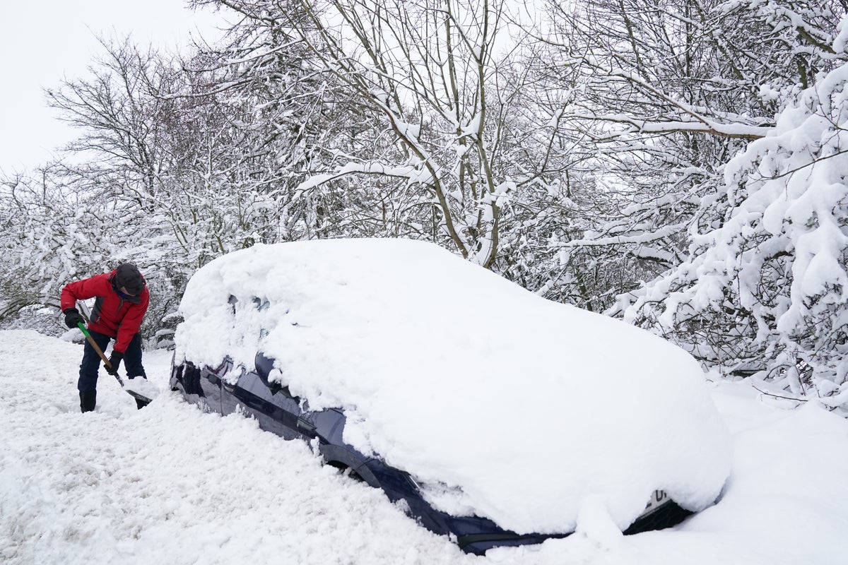 Met Office issues 'risk to life' weather warning as snow to blanket UK
