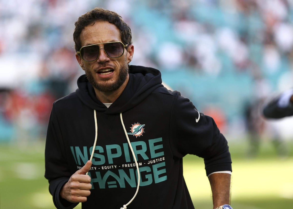 Mike McDaniel on Dolphins future: 'I am the coach ... until told otherwise'