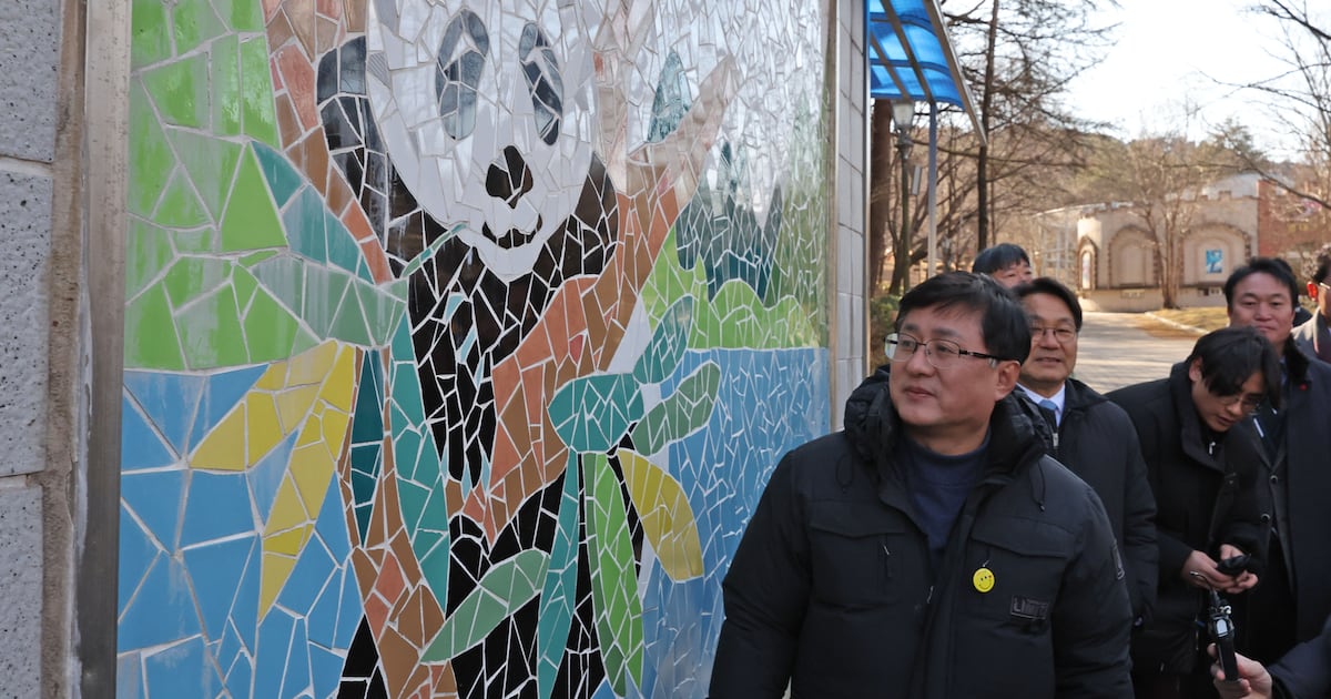 Minister Kim Inspects Gwangju Uchi Zoo for Potential Panda Arrival