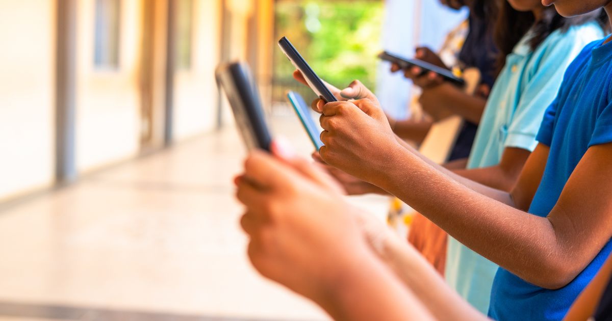 Mirror readers debate banning under-16s from social media - The Mirror