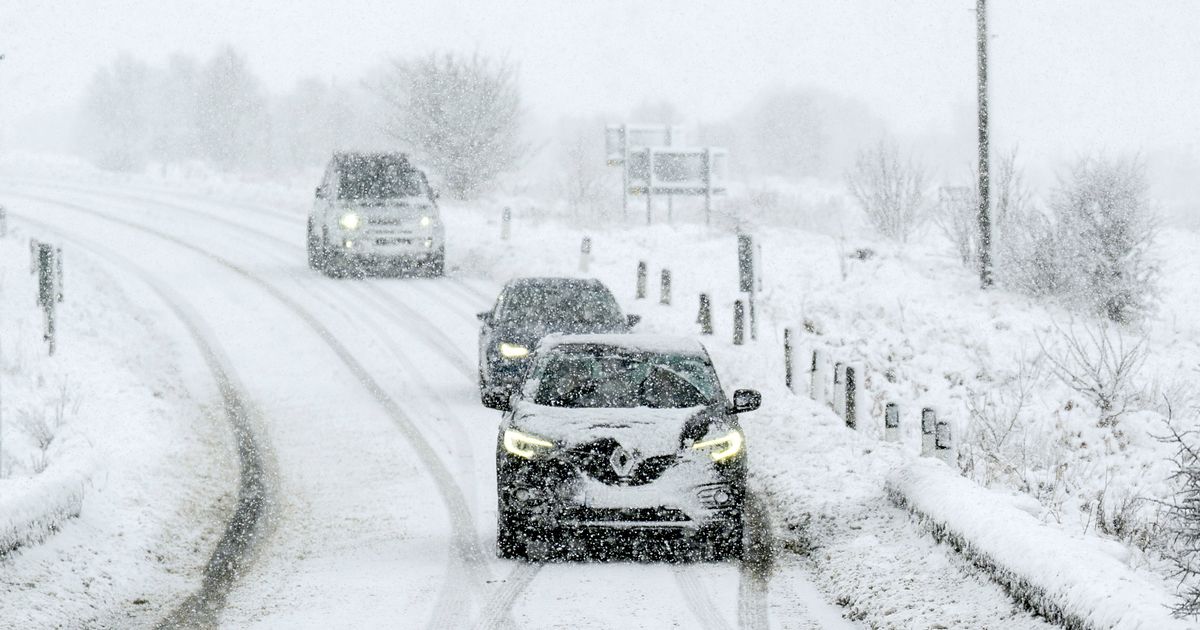 Motorists warned against driving with snow on roof or risk little-known fine - The Mirror