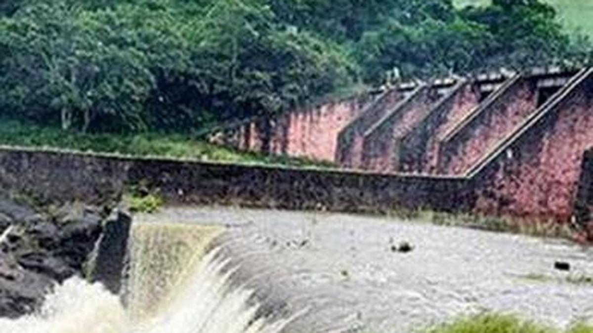 Water level in Mullaperiyar dam stands at 130.20 feet