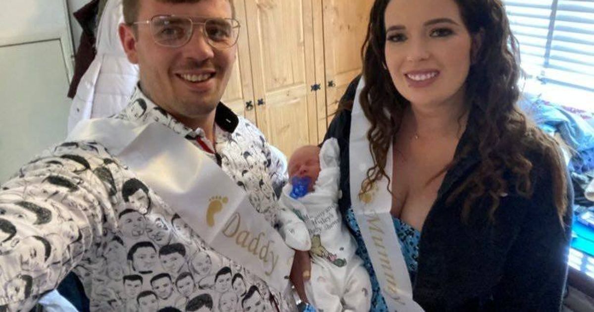 Mum's baby shower leaves guests in disbelief as she walks in cradling newborn - The Mirror