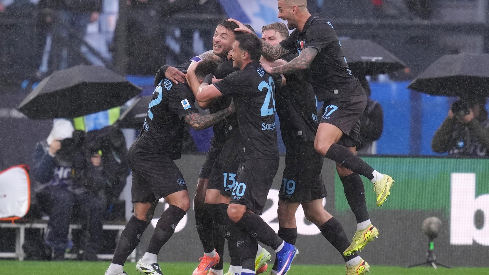 Napoli triumphs over Lazio with 2-0 win, but match ends in chaos with three red cards