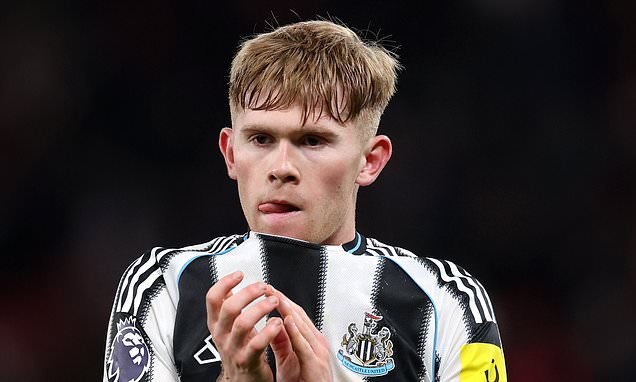 Newcastle star backs Howe's claim that there is too much 'negativity'
