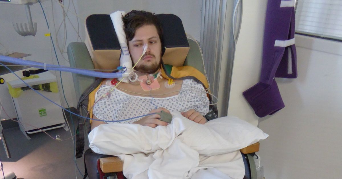 Bloke keeps getting sacked for 'gaffes' after brain injury leaves him with 'no filter' - Daily Star