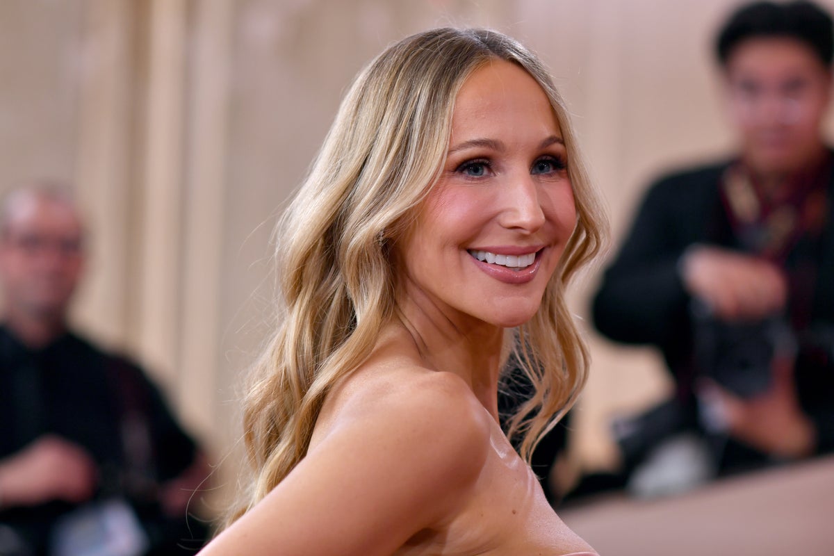 Nikki Glaser takes swings at CBS and Leo, goes gentle on Julia in Golden Globes monologue