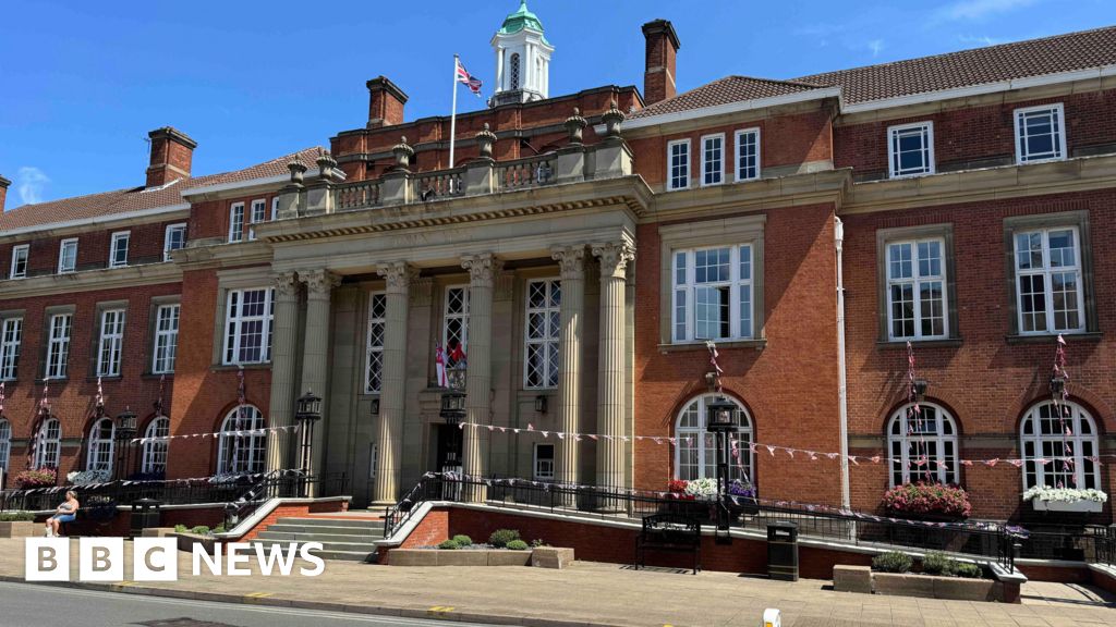 Nuneaton and Bedworth local election delay divides councillors
