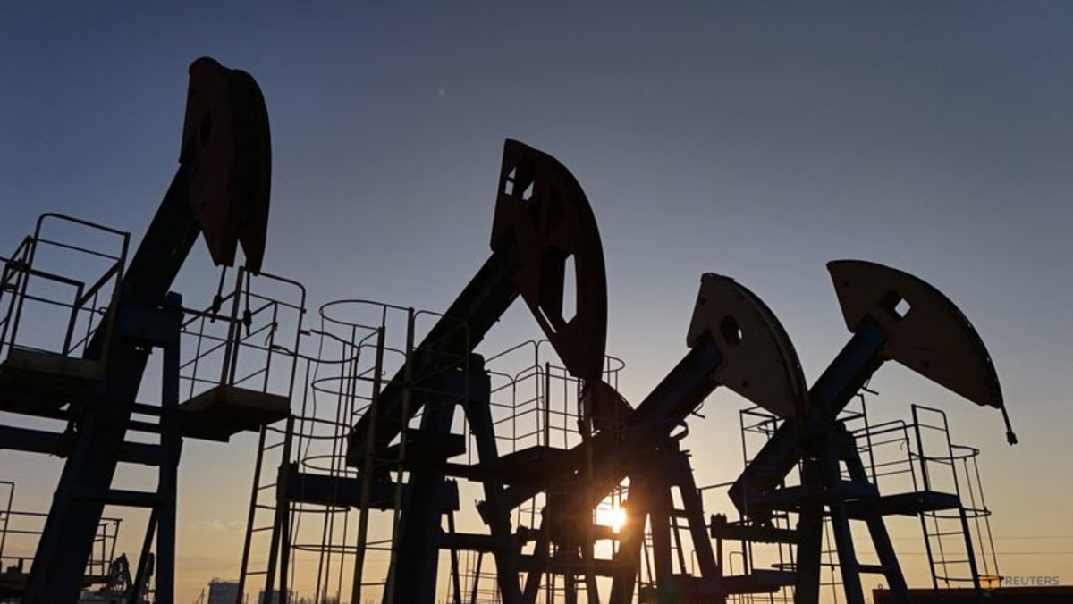 Oil prices edge higher as supply risks remain in focus