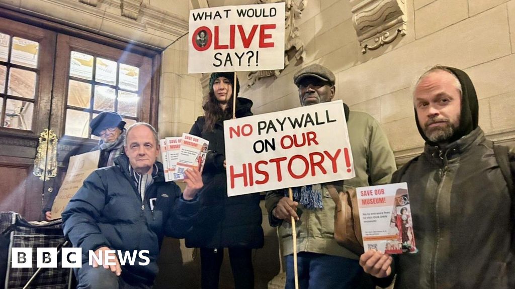 Oxford museum fees begin despite fears over future