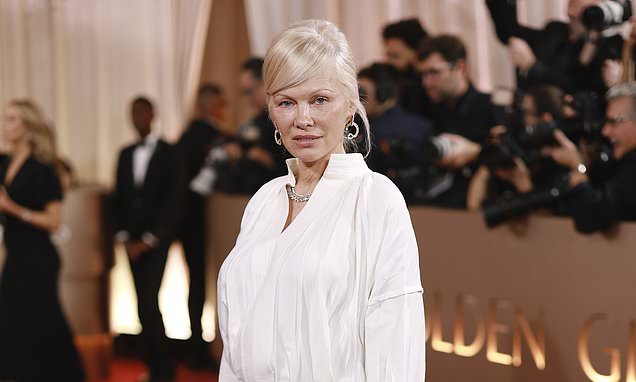 Pamela Anderson back to blonde bombshell roots at 2026 Golden Globes