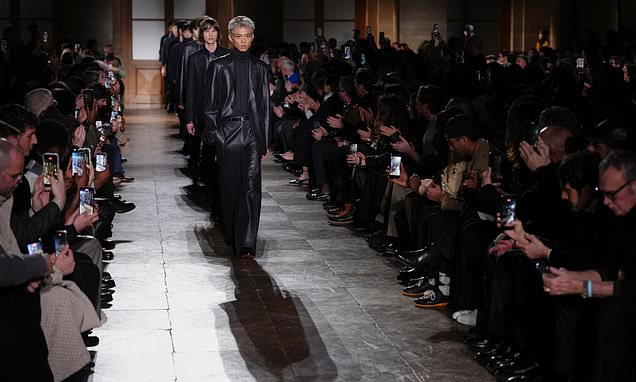 Paris men´s fashion week in 5 trends: rebuilt tailoring, quiet...