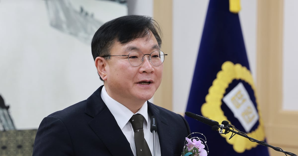 Court Chief Vows to Fix Judicial Distrust Roots
