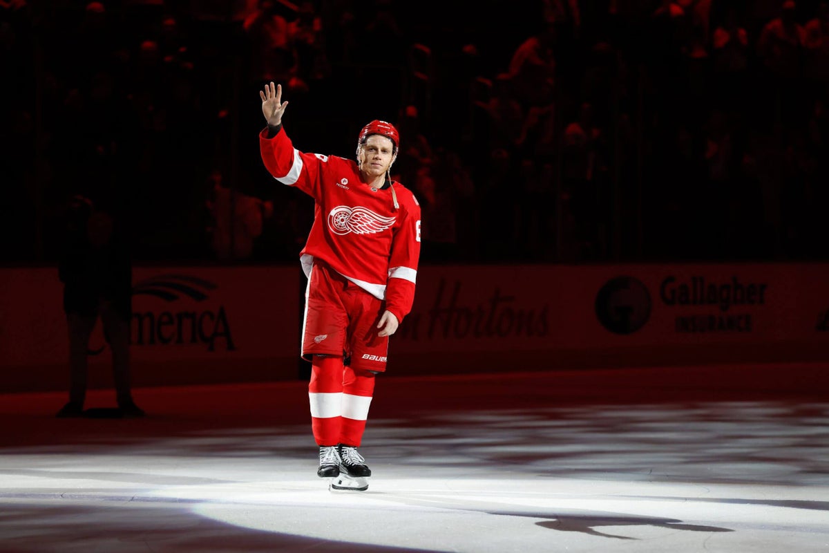 Red Wings thoughts: Patrick Kane's 500th sets up weekend showdown in Montreal