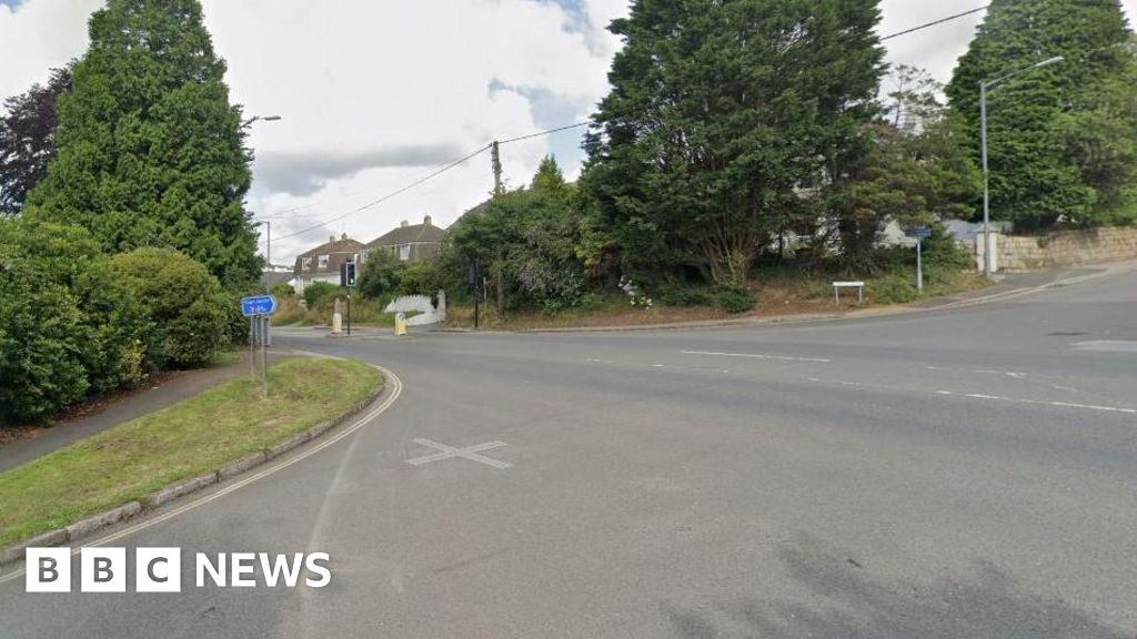 Pedestrian seriously injured in A390 crash