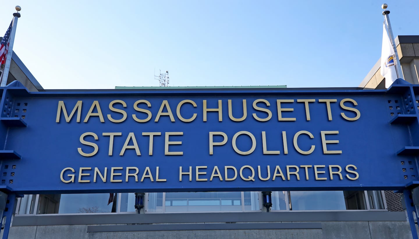 Princeton afterschool teacher kills himself when police try to serve warrant for child porn, State Police say - The Boston Globe