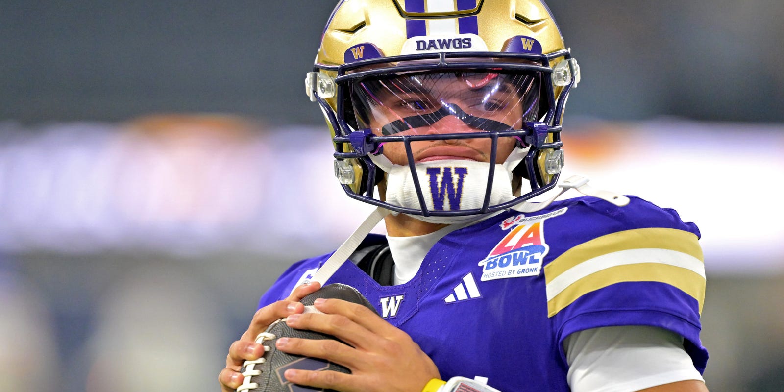 QB Demond Williams enters transfer portal days after re-signing with Washington