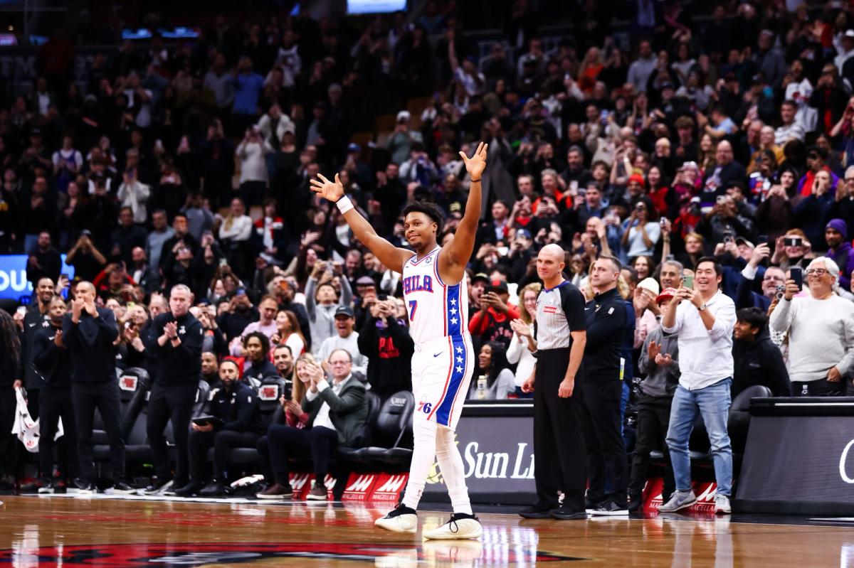 Raptors fans chant for franchise great Kyle Lowry to come into game...