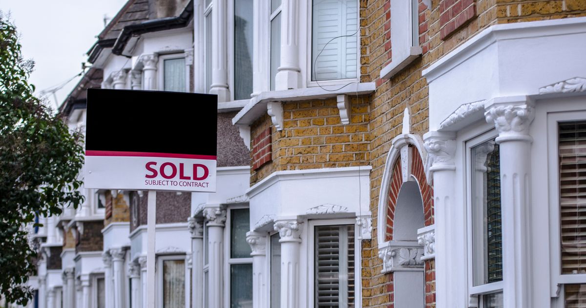 Richest and poorest neighbourhoods mapped as top earners have £87,000 more - The Mirror